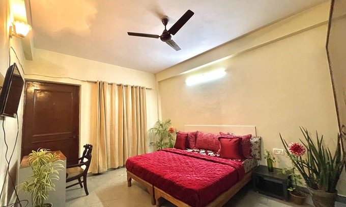 Gurugram Casa | entire 3bhk with big hall n kitchen on ground flr