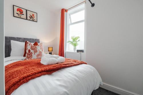 Liverpool Apartamento | Entire 4 Bedroom house in Bootle Liverpool-Ideal for contractors, family and group-Free Parking & Free internet-Sleeps 7