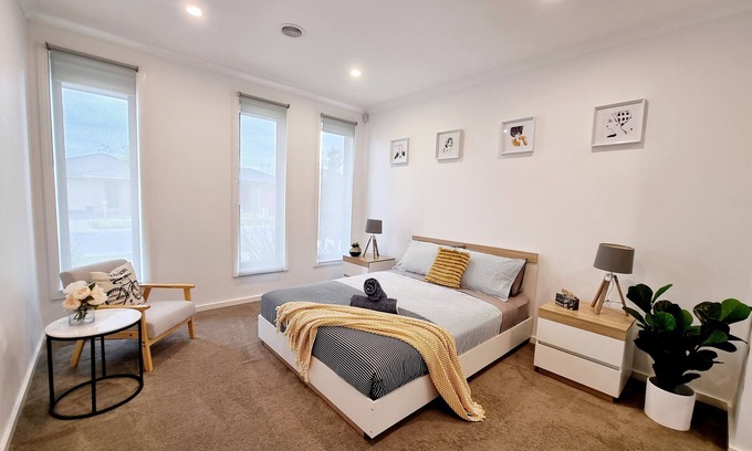 Clyde North Casa | Entire 4 bedrooms Clyde North home, no sharing