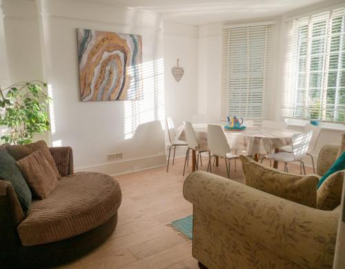 Eastbourne Casa | Entire 5 Bedroom Comfortable House in Eastbourne