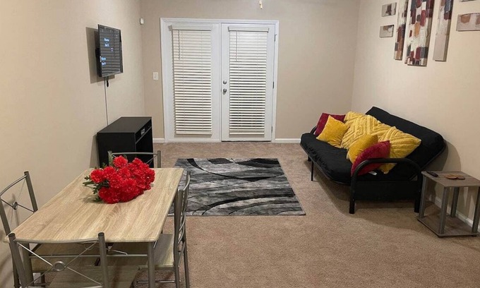 Westgate Apartamento | Entire Apartment Close to Camp Lejeune, Restaurants and Shops
