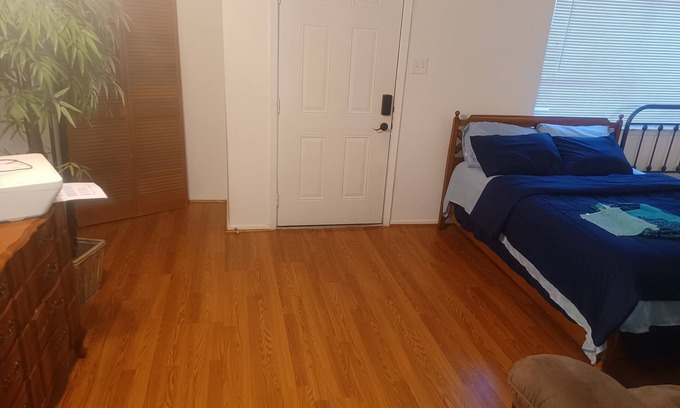 Riverside Apartamento | Entire Apartment Suite