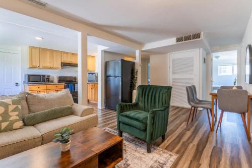 South Park Casa | Entire Apt in South Seattle Workspace and Yard