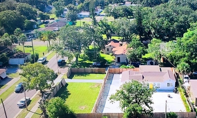 Bayview Casa | Entire, Beautiful Home In Gulfport/St Pete. 4 King Bedrooms with 3 Bathrooms