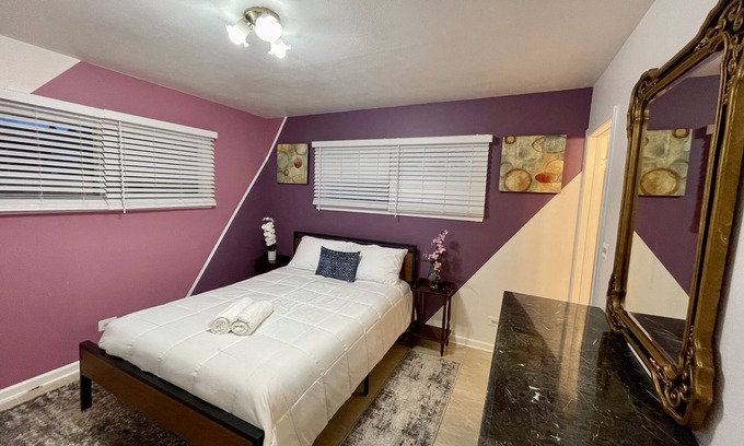 Wheeling Casa | Entire Beautiful Wheeling Home!!!