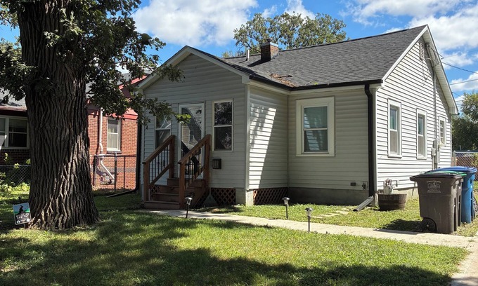 Des Moines Casa | Entire Bungalow with Fenced-In Yard in Trendy Neighborhood, Central Des Moines