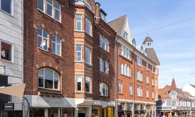 Vejle Apartamento | Entire central 2-bedroom condo with jacuzzi(130m2)