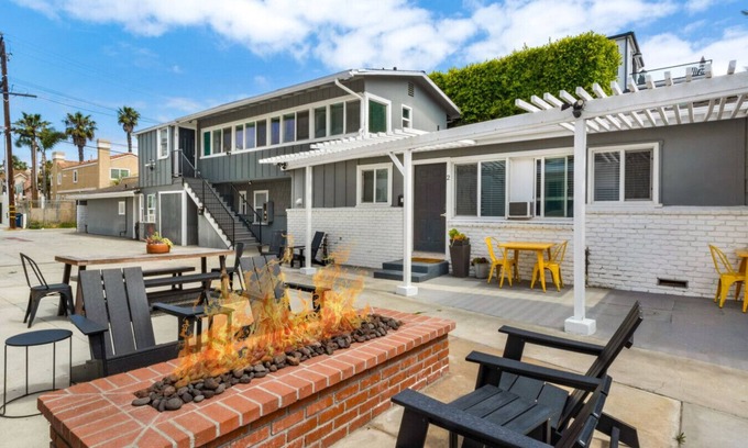 Huntington Beach Cama Y Desayuno | Entire Complex | Steps To The Sand | Sleeps 20