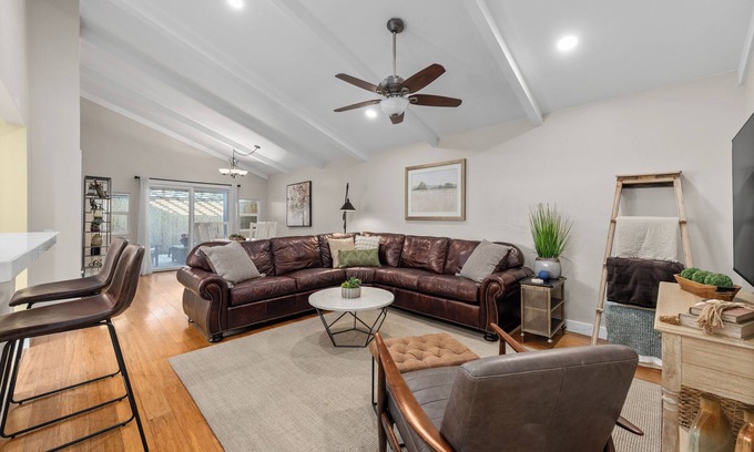 Greenacres Condominio | Entire condo in Bakersfield with WiFi, AC