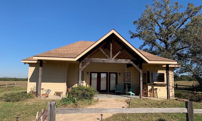 Lee County Otro | Entire Country Farmhouse Retreat