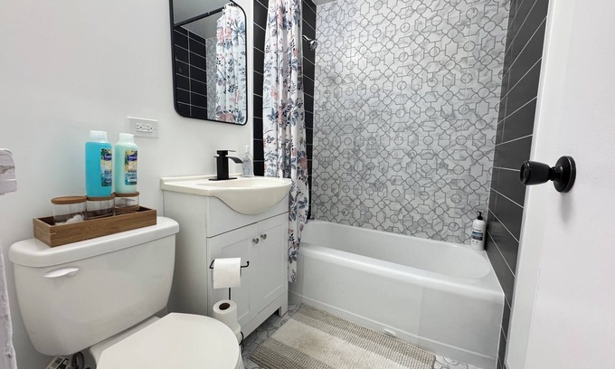 Park Forest Casa | Entire Cozy Home + Free Wifi + Free Parking / Central location nearby freeway