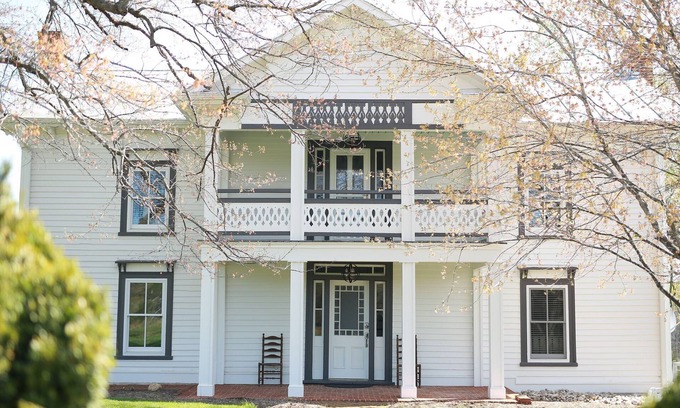 Barboursville Otro | Entire Farm House: Rustic, Classic, Perfect