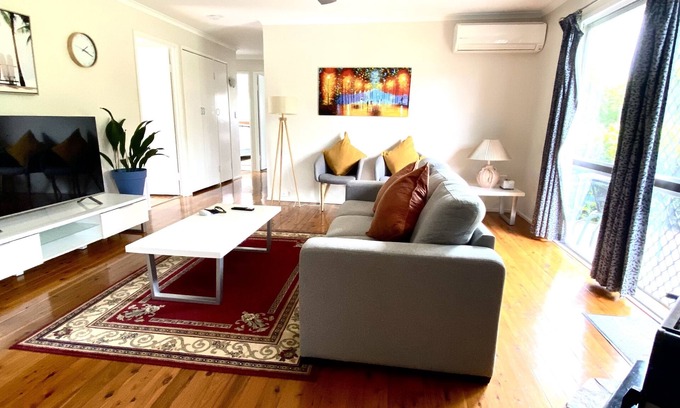 Centenary Heights Casa | Entire holiday house 4 bedrooms