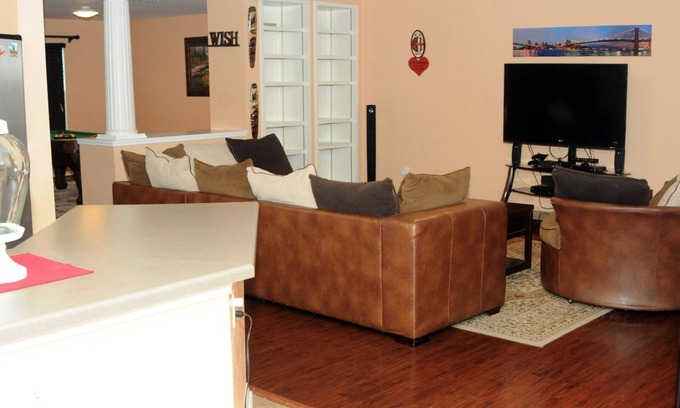 Pflugerville Casa | Toda la casa 10 camas. Casa de amigos y familiares.
