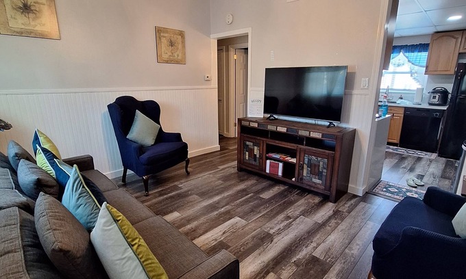 West Lealman Casa | Entire Home 3BR 1BA in St. Pete, FL - Sleeps 6 Spacious Private Backyard