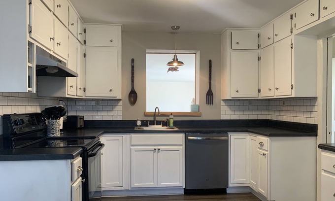 New Market Casa | Leigh Acres- House-Casa-Baño Privado