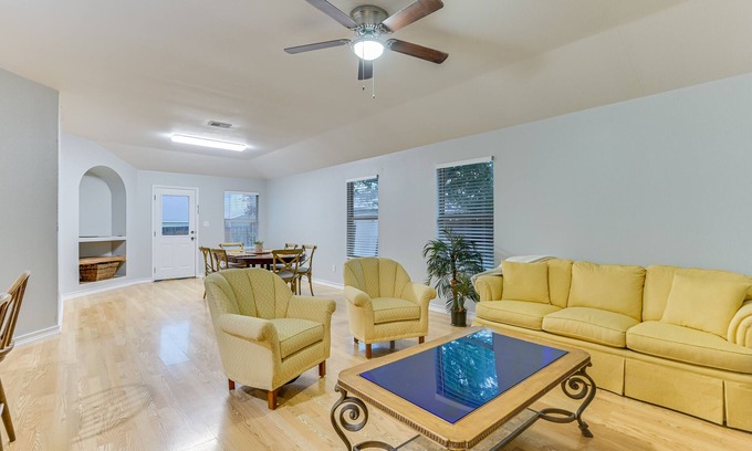 Stoney Ridge Casa | Entire home in Del Valle with backyard. Pet-friendly!