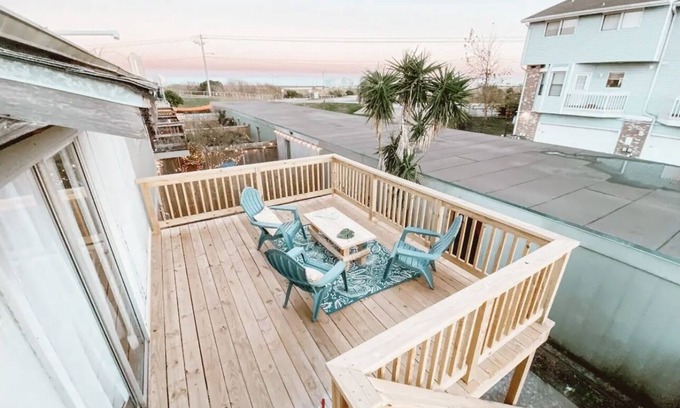 Galveston Casa | Entire home in Galveston with beach views and private garage parking
