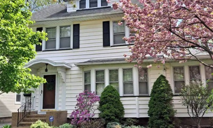 Rochester Casa | Entire home in quaint neighborhood -walk to restaurants and close to everything!