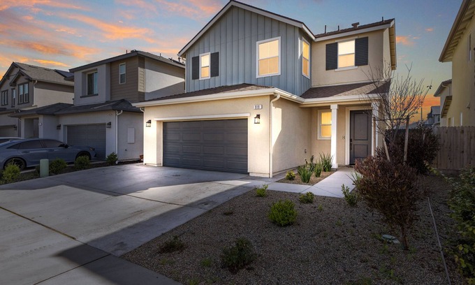 Visalia Casa | Entire Home! King bed suite. Full kitchen. Patio. Coffee bar. High speed wifi.