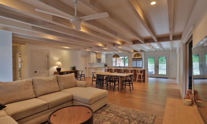 Waynesboro Casa | Entire Home Mins to Skyline, Cville & Staunton