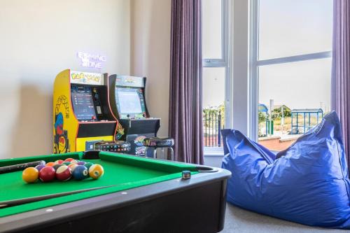 Rhyl Casa | Entire Home on Beach Front, Sleeps 25 with Free Parking