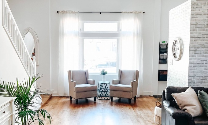 Lakeview Casa | Entire house 1 city block from Wrigley Field.