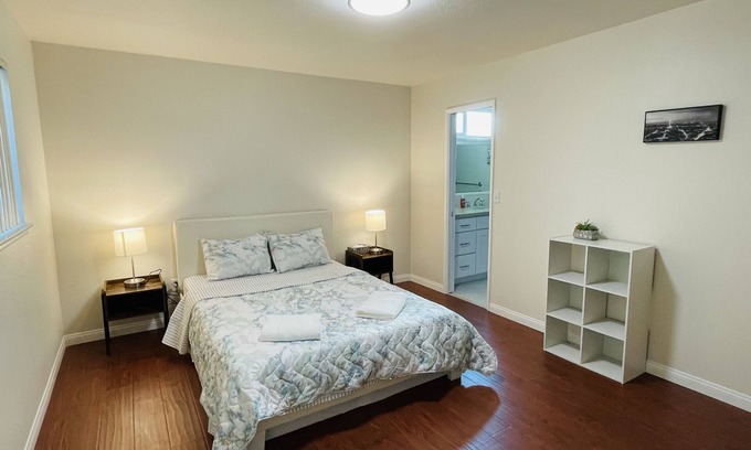 Fontana Casa | Entire house/4 bedrooms/10 people/2bath/TV/central AC