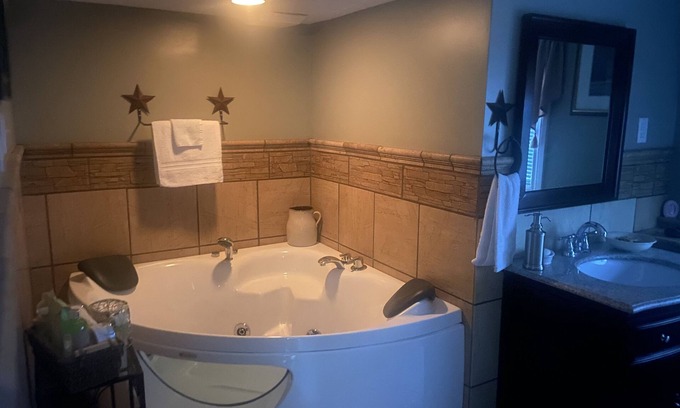 Moncton Casa | Entire house, centrally located, sleeps 6…