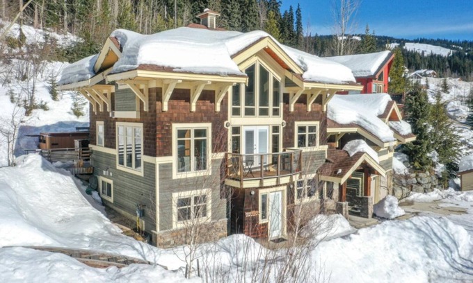 Sunburst Estates Casa | Entire house, Close to ski lifts and ALL amenities, fully equipped