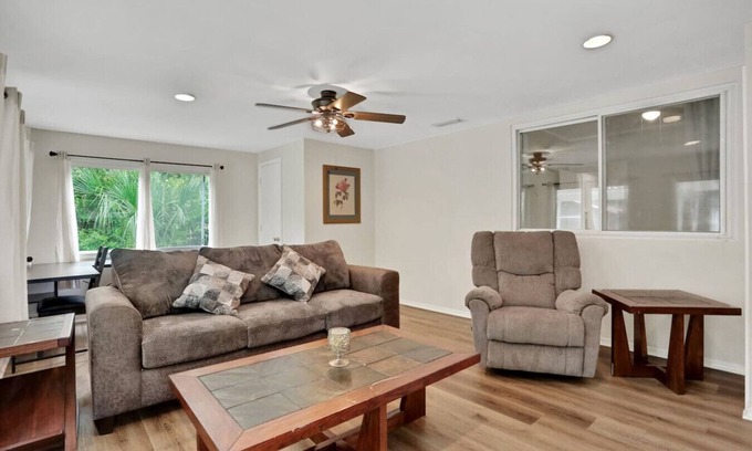 Fairfax Casa | Entire house in Fairfax, walking distance to shops