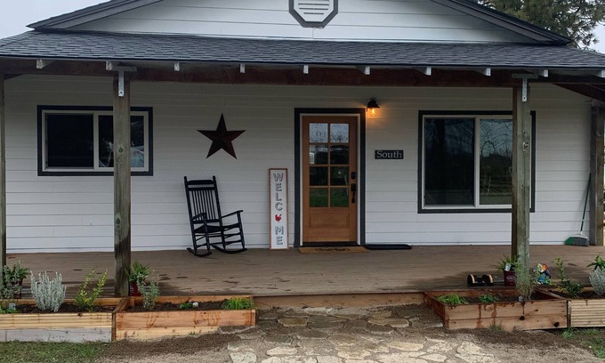 Monmouth Otro | Entire House Luxury Farm Stay w Animals Hot Tub