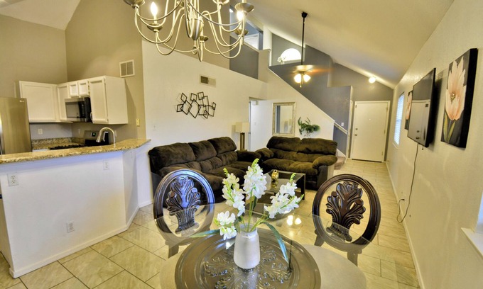 Biggs Field Casa | Entire house Near Montwood Zaragoza