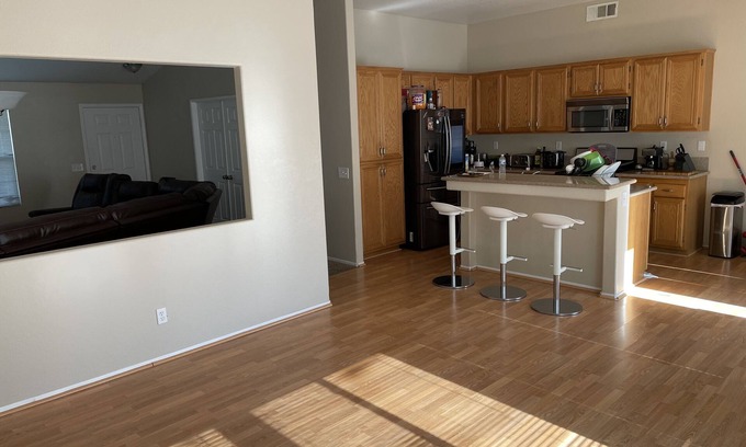 Palmdale Apartamento | Entire house nearby market shops