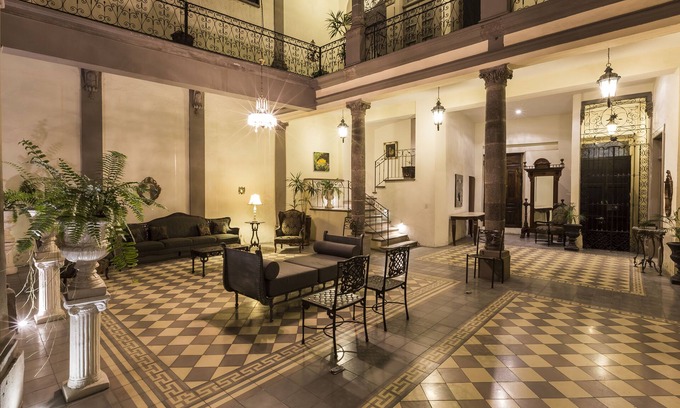 Downtown Guadalajara Villa | 5 habitaciones / 5 baños. Pvt Villa / POOL / Premiado # 1 por la renovación de la ciudad