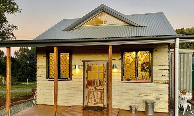 Ewingsdale Cabaña | Entire House The Sunset Cottage - Tooraloo Farm Stay