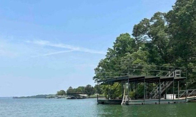 Townville Casa | Entire Lake house on deep water cove
