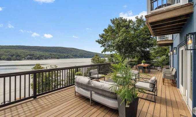 Greenwood Lake Casa | Entire Lakeview House ~ Hot Tub ~ Firepit ~ Stunning View ~ Spacious Deck