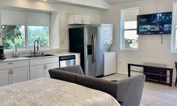 Canoga Park Apartamento | ENTIRE MODERN LUXURY STUDIO PRIVATE FOR UP TWO PEOPLE AT WEST HIILS