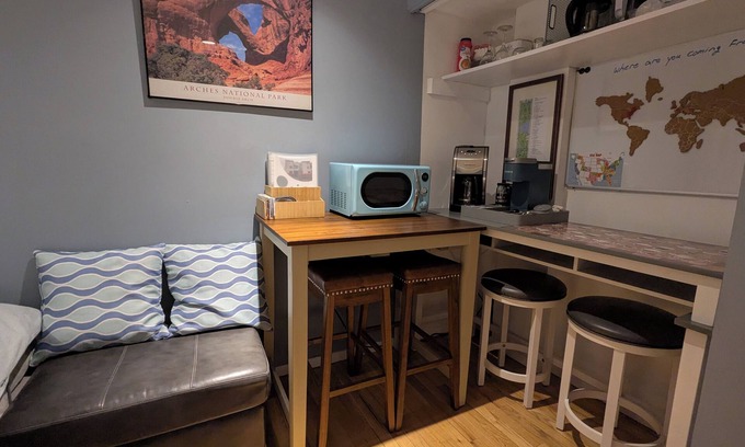Secaucus Condominio | Entire place with private entrance close to city bus and free parking