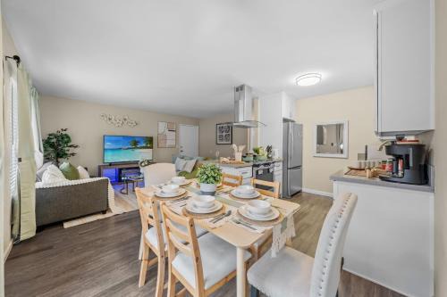 Mira Mesa Casa | Entire Private 2BR-1Bth King Bed, Pool, HotTub, 2 Parkings, Mira Mesa, Available Now