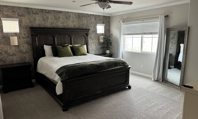Moreno Valley Casa | Entire town home close to shopping and hospital.