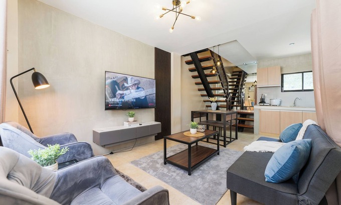 Cebu Casa | Entire Townhome 3BR & 3BA Best for Groups with Parking, Washer, WiFi and Netflix
