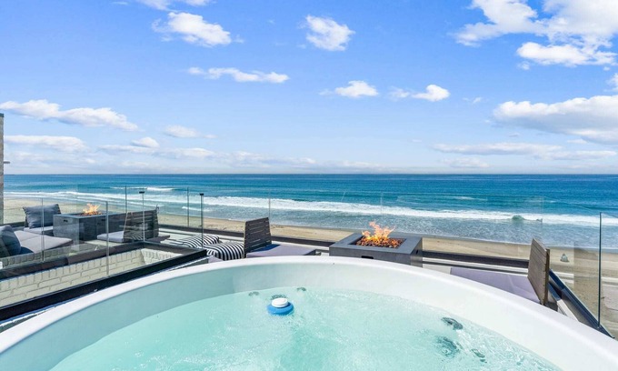 Mission Beach Casa | Entire Upper Oceanfront Masterpiece with Rooftop