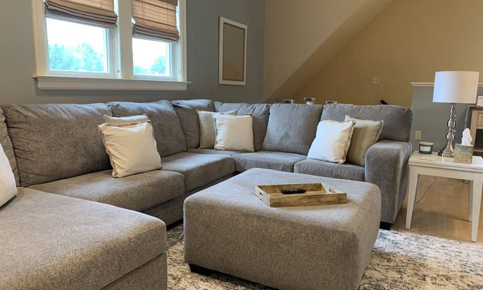 Carlisle Casa | ⭐️ Entire Upscale Carriage House w/ Garage Parking