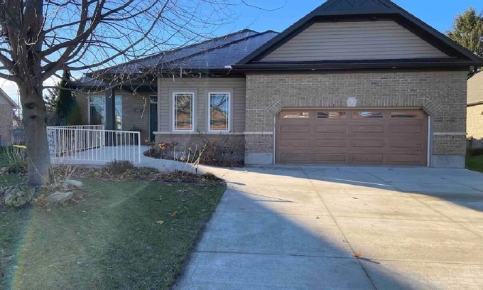 Port Elgin Casa | Entire Vacation Home with 5 Bedrooms & 3 Bathrooms