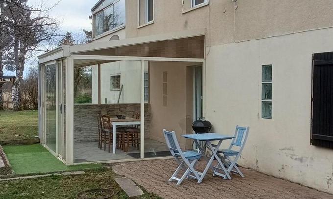 Monestier-Merlines Casa | Entre Puy-de-Dôme et Corrèze Appartement pour 4 personnes avec terrasse et jardin