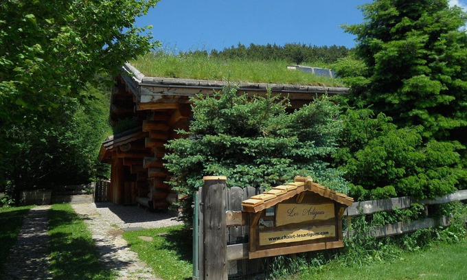 Superbolquere Chalet De Esquí | Les Artigues: encantador chalet de troncos naturales