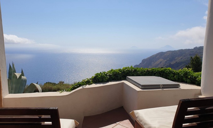 Monte Gallina Cabaña | Eolie Getaway Relájese al atardecerTrekking Amantes de la naturaleza Sauna Piscina privada Bañera de hidromasaje