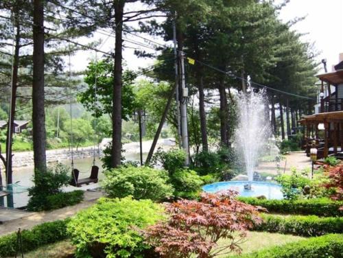 Heungjeonggyegok Casa | Eoullim Pension Starlight Yard